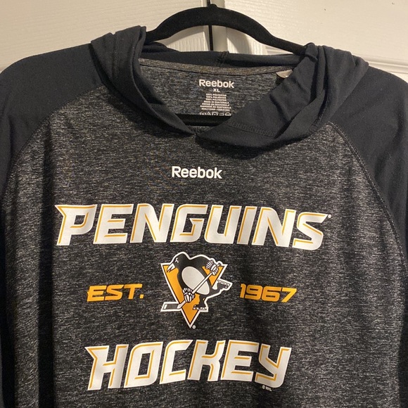 Mens Reebok XL hooded long sleeve. - Picture 2 of 3